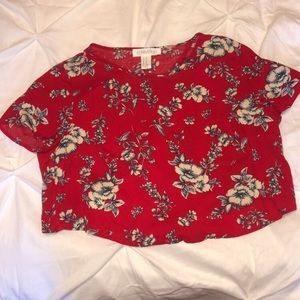 Cropped open back floral t-shirt!